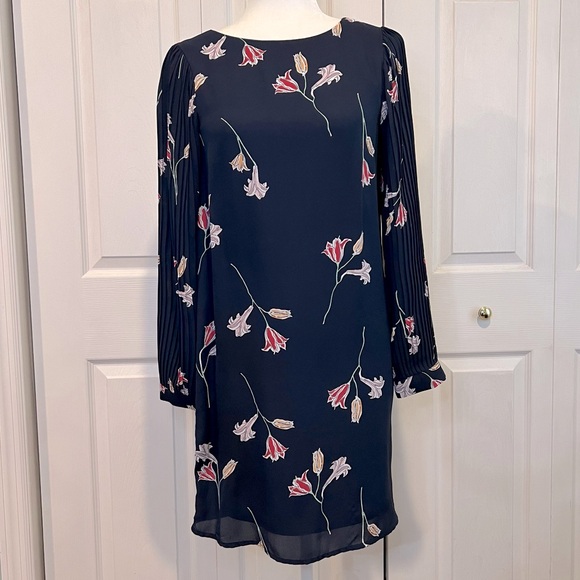 Vero Moda Dresses & Skirts - 🍋 Vero Moda Navy Blue Floral Dress - XS